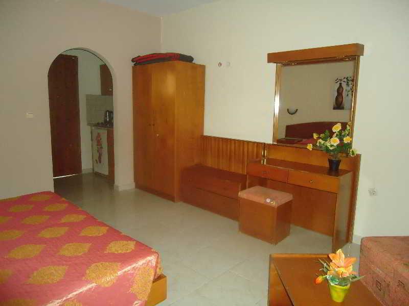 Lyristis Dinos Studios & Apartments Faliraki Buitenkant foto