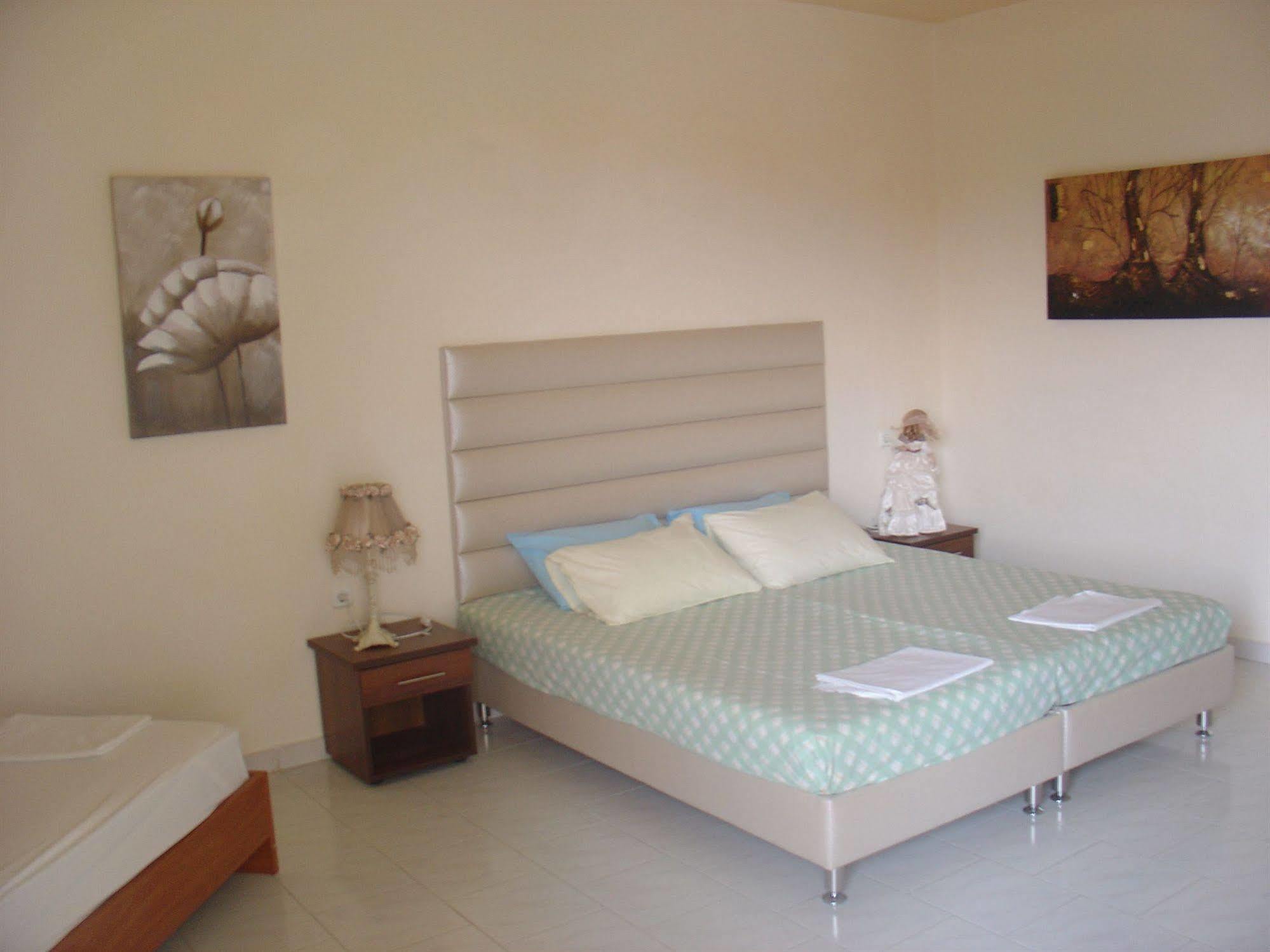 Lyristis Dinos Studios & Apartments Faliraki Buitenkant foto