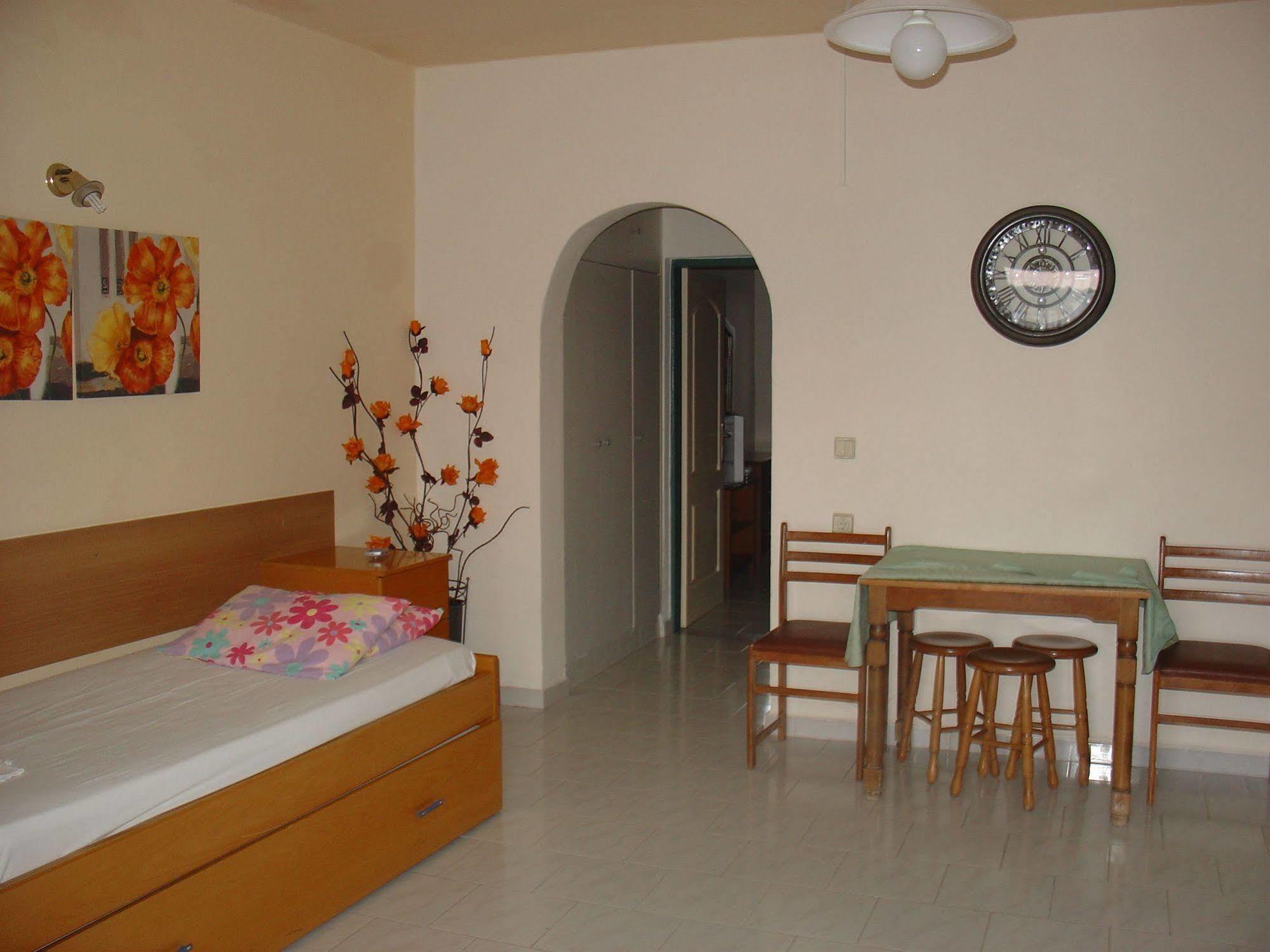 Lyristis Dinos Studios & Apartments Faliraki Buitenkant foto